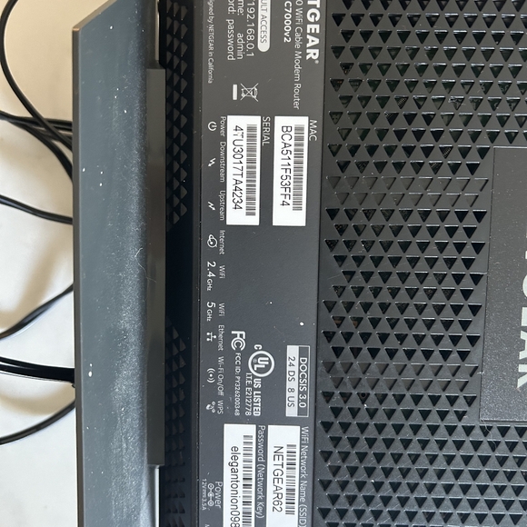 Nighthawk AC1900 Router DOCSIS 3.0 Cable Modem - Picture 2 of 5